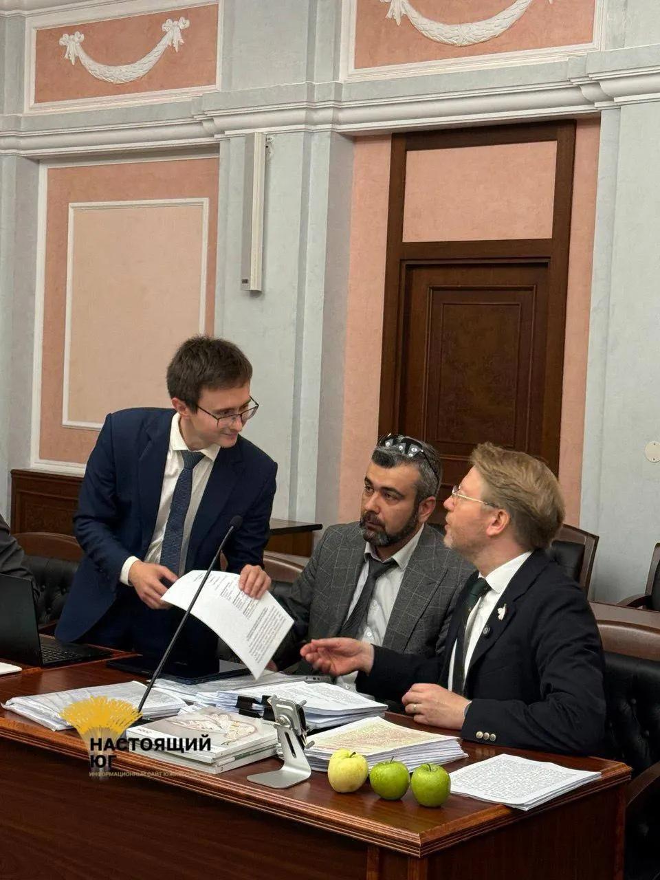 На слушаниях обсуждались претензии к агитационной кампании и цитатам, а также возможные изменения бюллетеня после решения суда.