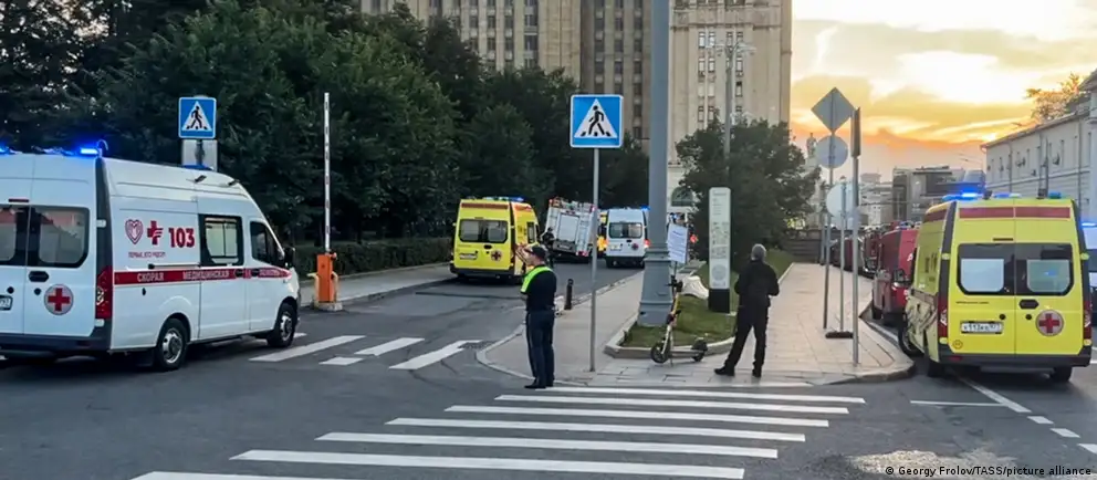 В ночь на 2 августа у ресторана в центре Москвы прогремел взрыв: несколько погибших и раненых. Назначены следственные действия, рассматривается версия покушения на главнокомандующего ВКС Александра Чайко.