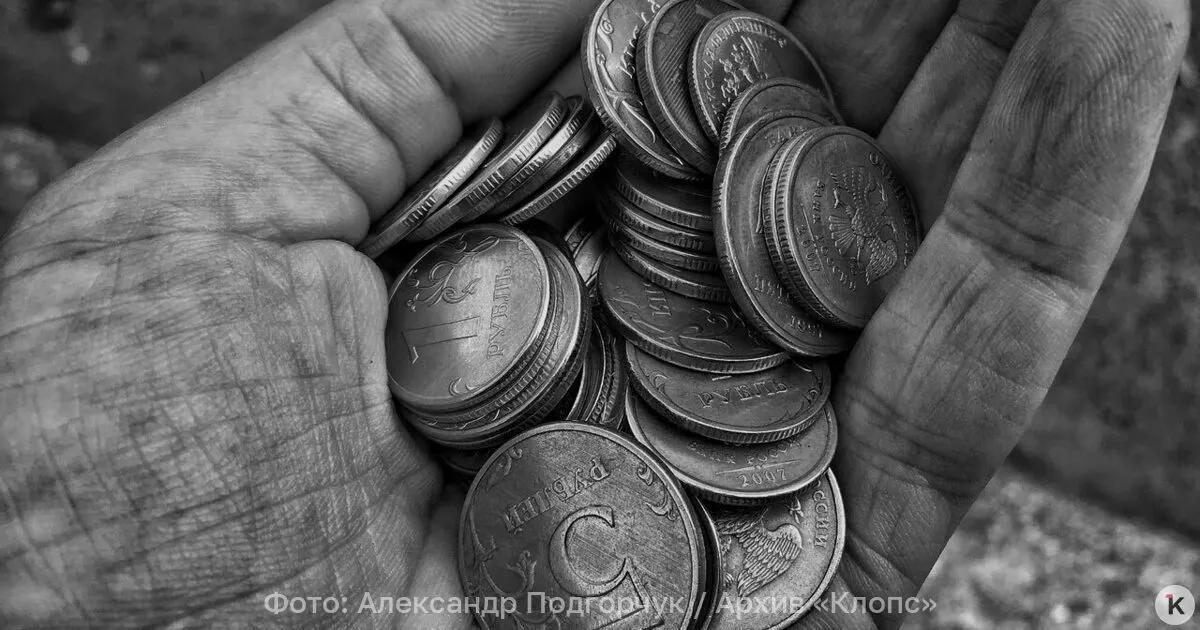 По состоянию на 1 июля 2026 года средняя пенсия по старости в России достигла 27 224 рубля, годом ранее — 25 098 рублей. Работающие пенсионеры получают около 24 929 рублей, неработающие — 27 850 рублей.
