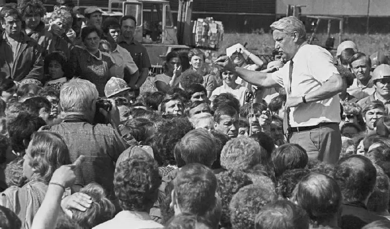 В начале 1990-х республик пришло время пересмотреть статус и определить направление взаимодействия с центром — история суверенитетов и сохранения единства страны.