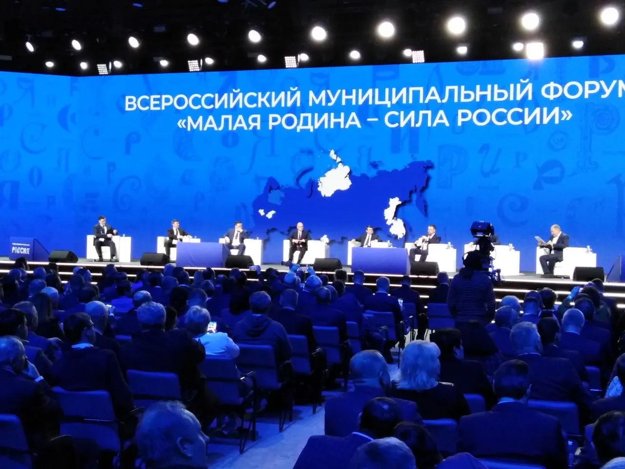 Указ закрепляет проведение ежегодного муниципального форума «Малая родина — сила России» и церемонии вручения премии «Служение»; организатором выступит Всероссийская ассоциация развития местного самоуправления.