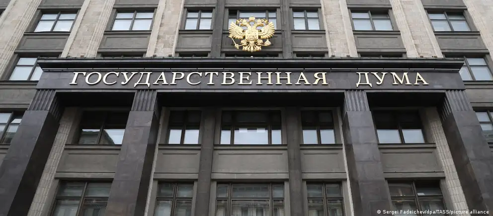 Федеральная кампания оппозиционной партии сталкивается с арестами, угрозами и попытками снять кандидатов с выборов, но региональные участники сохраняют активность и обжалуют решения.
