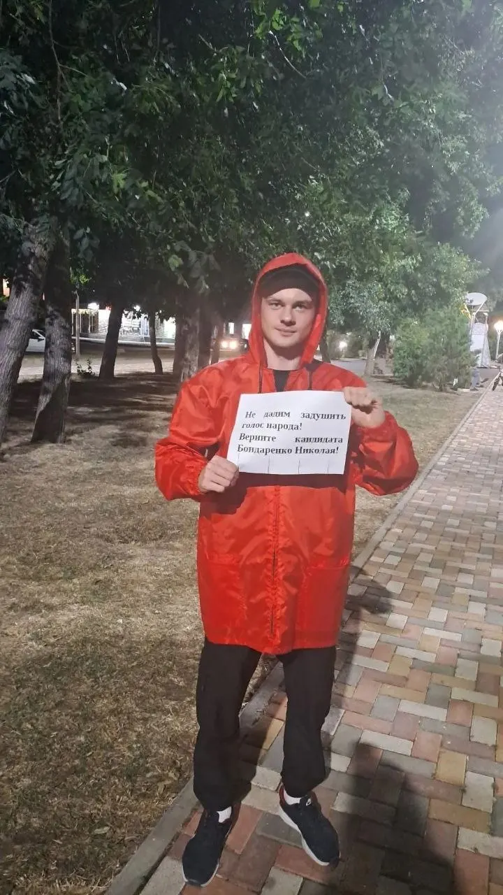 Участники одиночных пикетов из Михайловска, Невинномысска и Минеральных Вод сообщили о давлении со стороны правоохранительных органов после акций против снятия кандидатов с выборов в Госдуму.