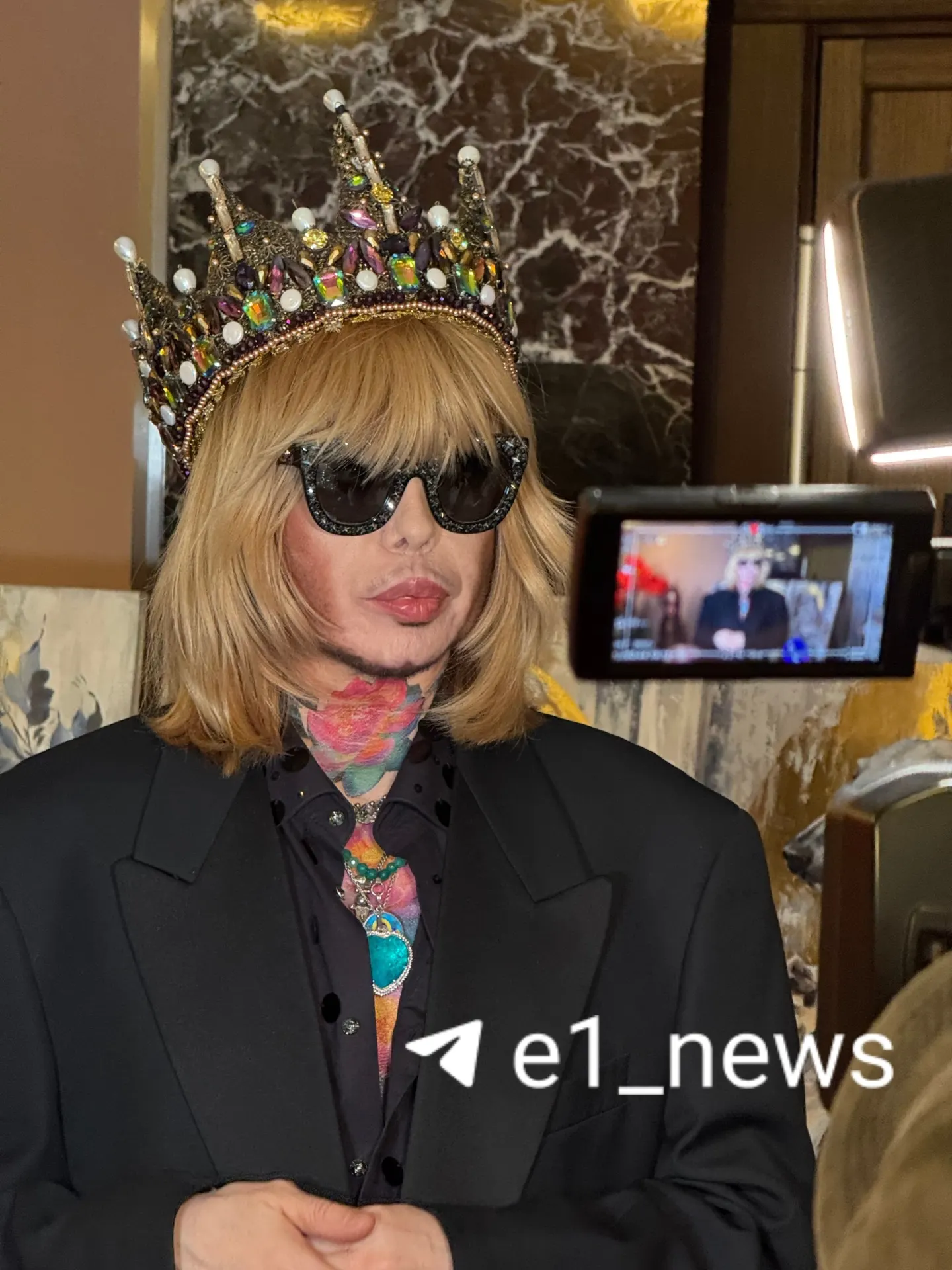 Движение по продвижению российской одежды и участие дизайнеров со всей страны подчеркнули масштаб события.