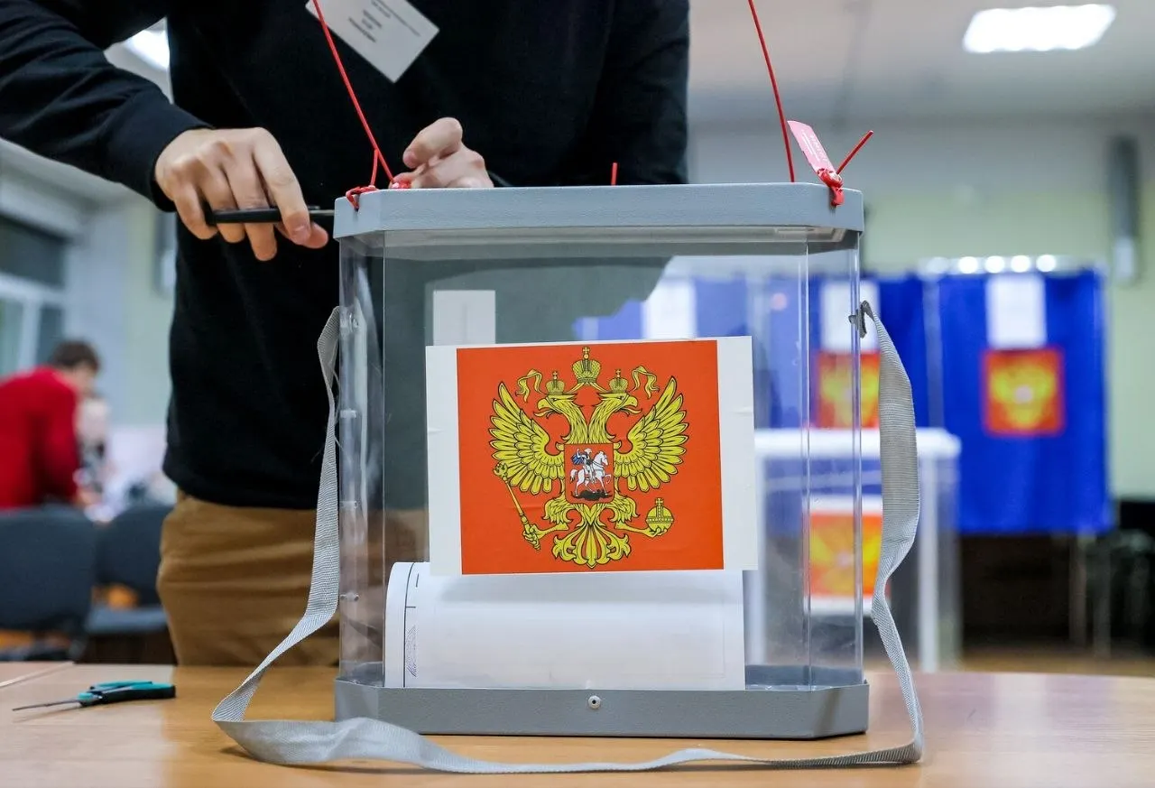 Первые данные экзитпола второго дня ЕДГ-2026 показывают распределение голосов между ведущими партиями; окончательные итоги потребуют подтверждения.