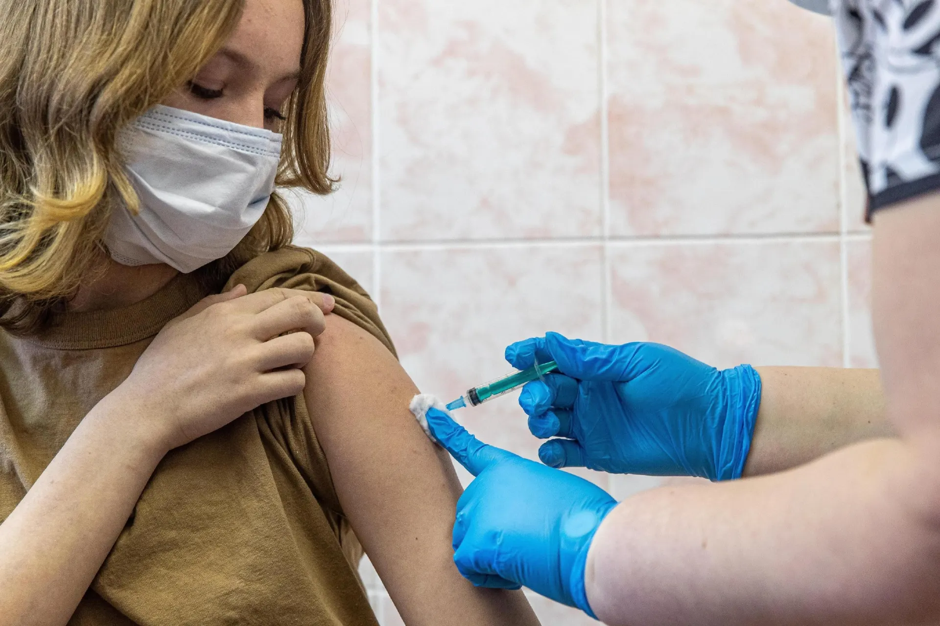 Правительство объявило график прививок от ВПЧ для девочек: вакцинация начнётся во второй половине 2027 года.