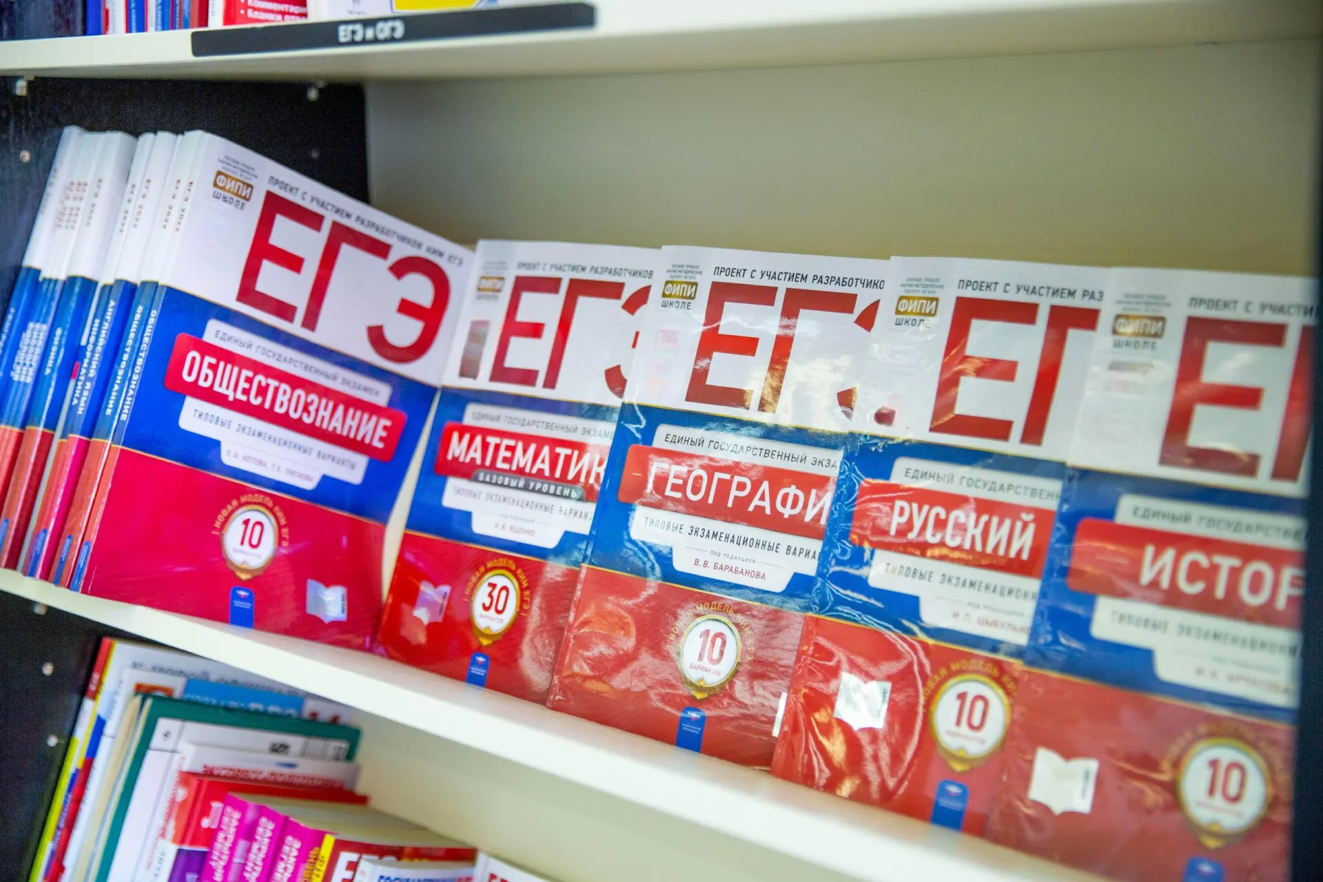 Количество заданий по двум ЕГЭ-предметам вырастет, но общее время на экзамены сохранится.
